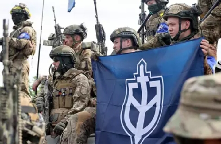 Miembros del grupo paramilitar opositor al Kremlin Cuerpo de Voluntarios Rusos